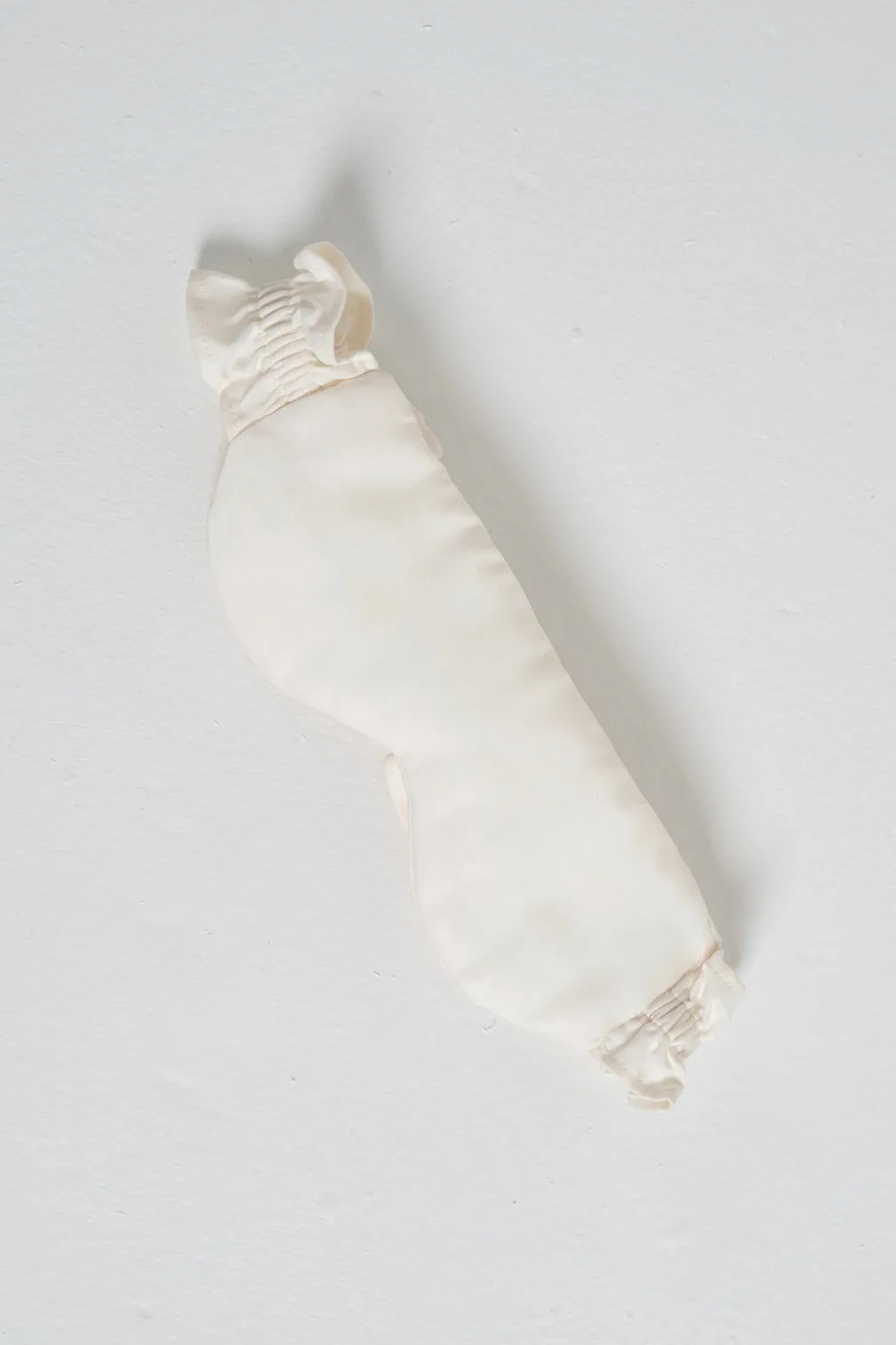RUFFLE SLEEP MASK