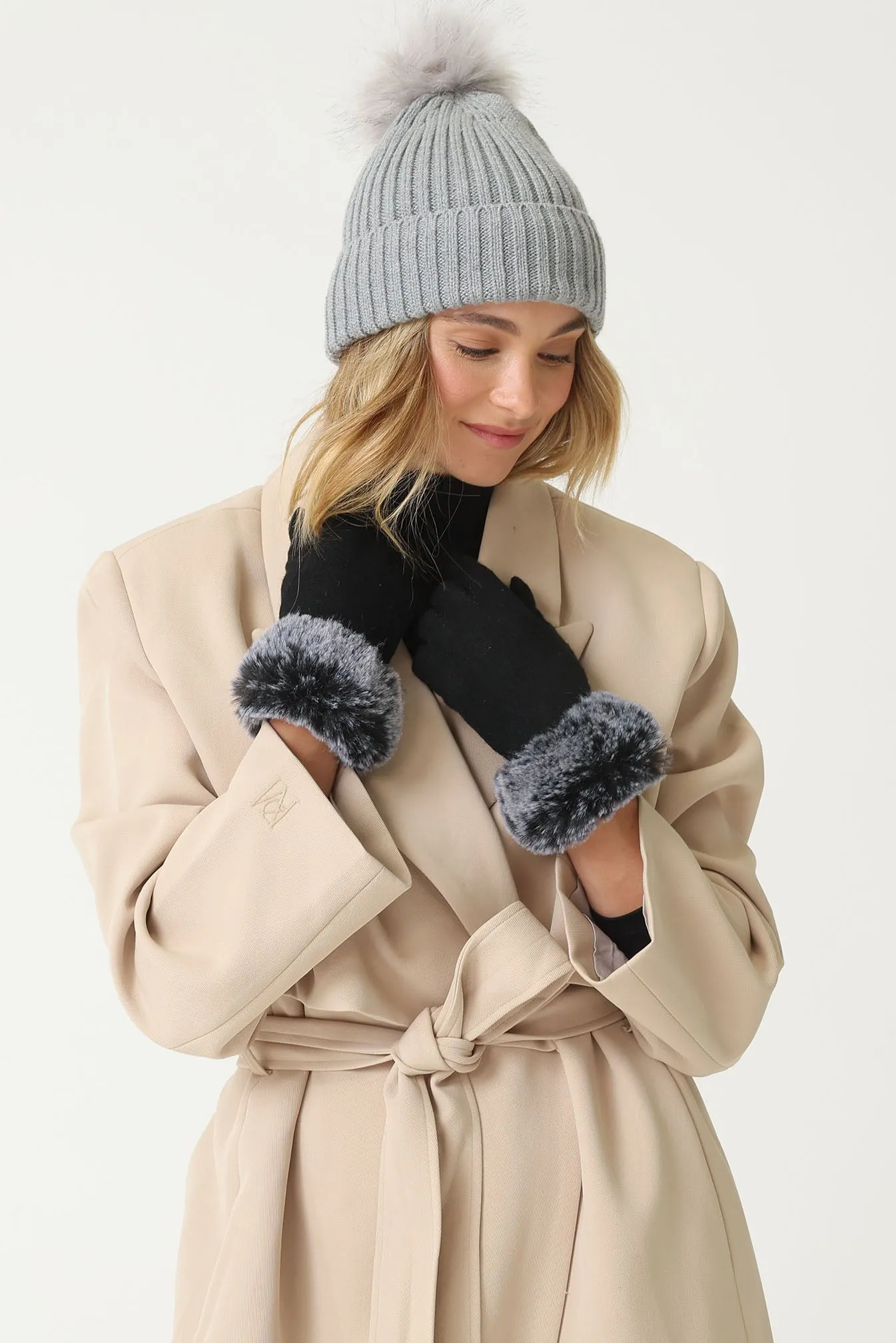 Sally Gloves in Black