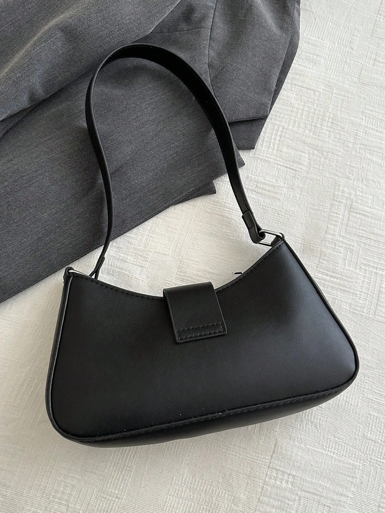 Solid Color Retro Armpit Shoulder Bag - Black