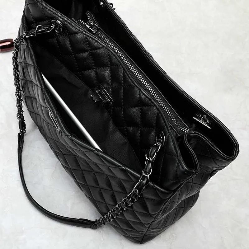 Top Grade  Ladies Shoulder Diamond Chain Cross body  Large Capacity messenger PU leather Bag