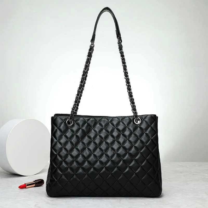 Top Grade  Ladies Shoulder Diamond Chain Cross body  Large Capacity messenger PU leather Bag
