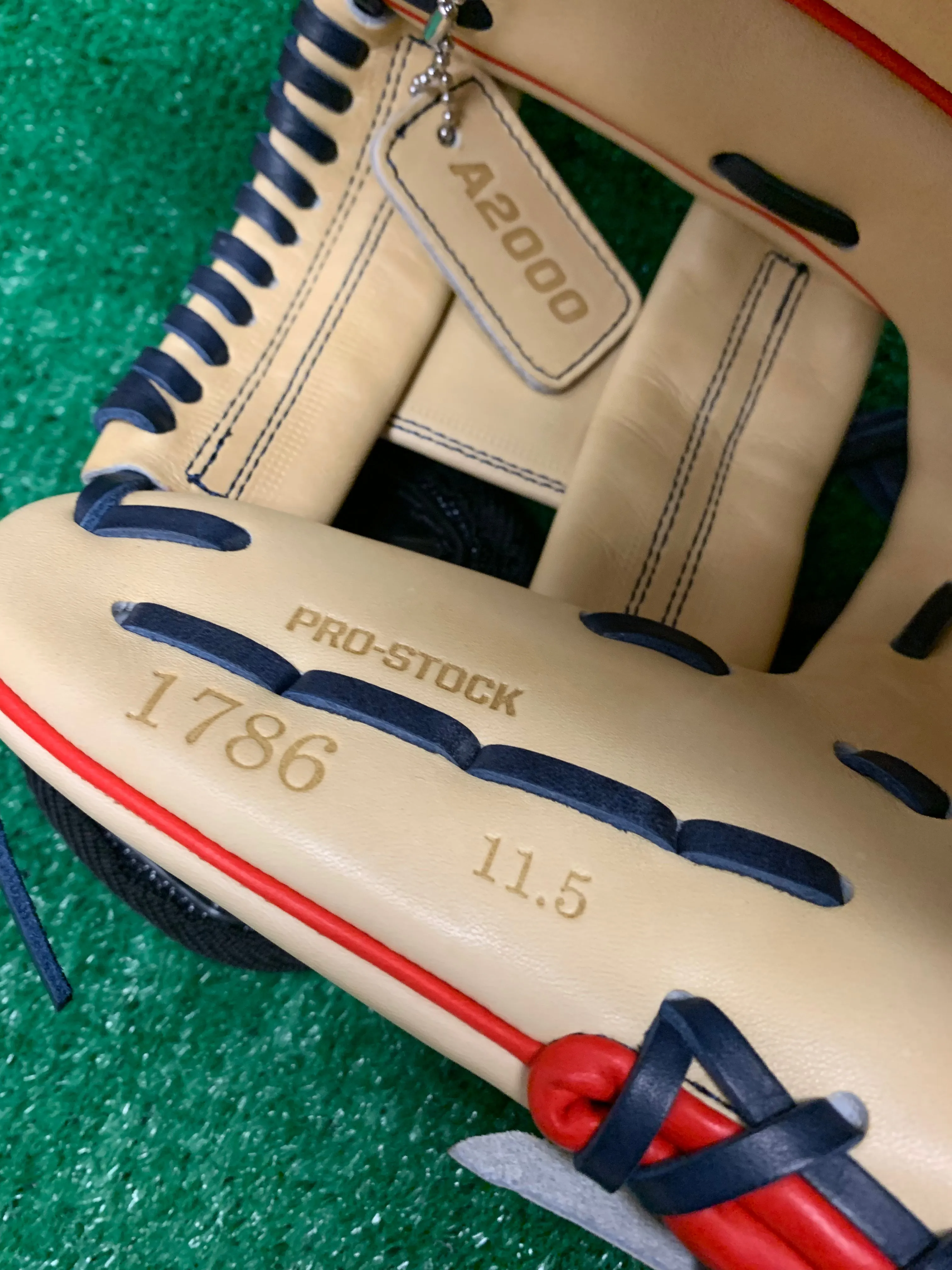 Wilson A2000 11.5" 1786 Texas Custom Baseball Glove