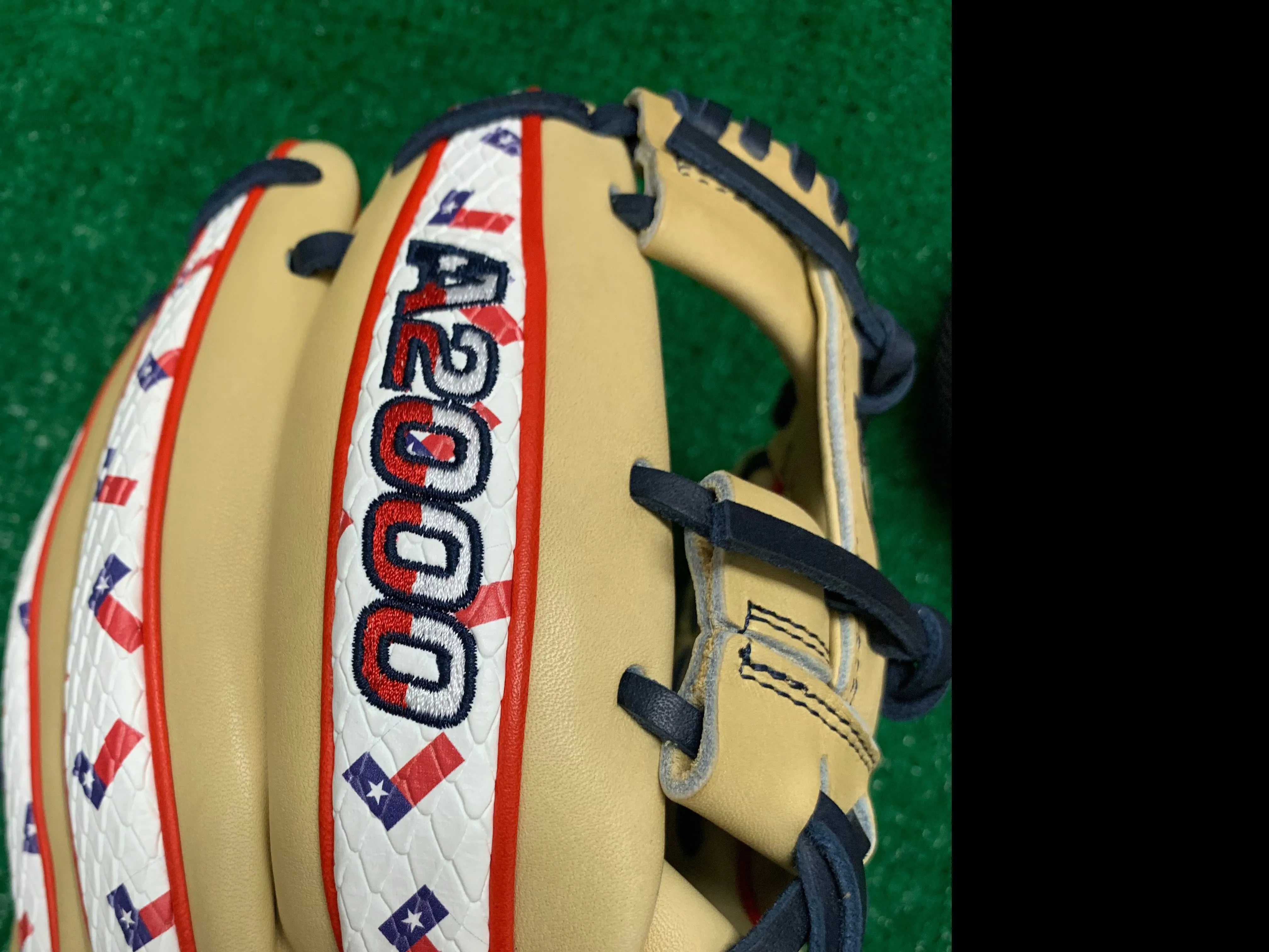 Wilson A2000 11.5" 1786 Texas Custom Baseball Glove