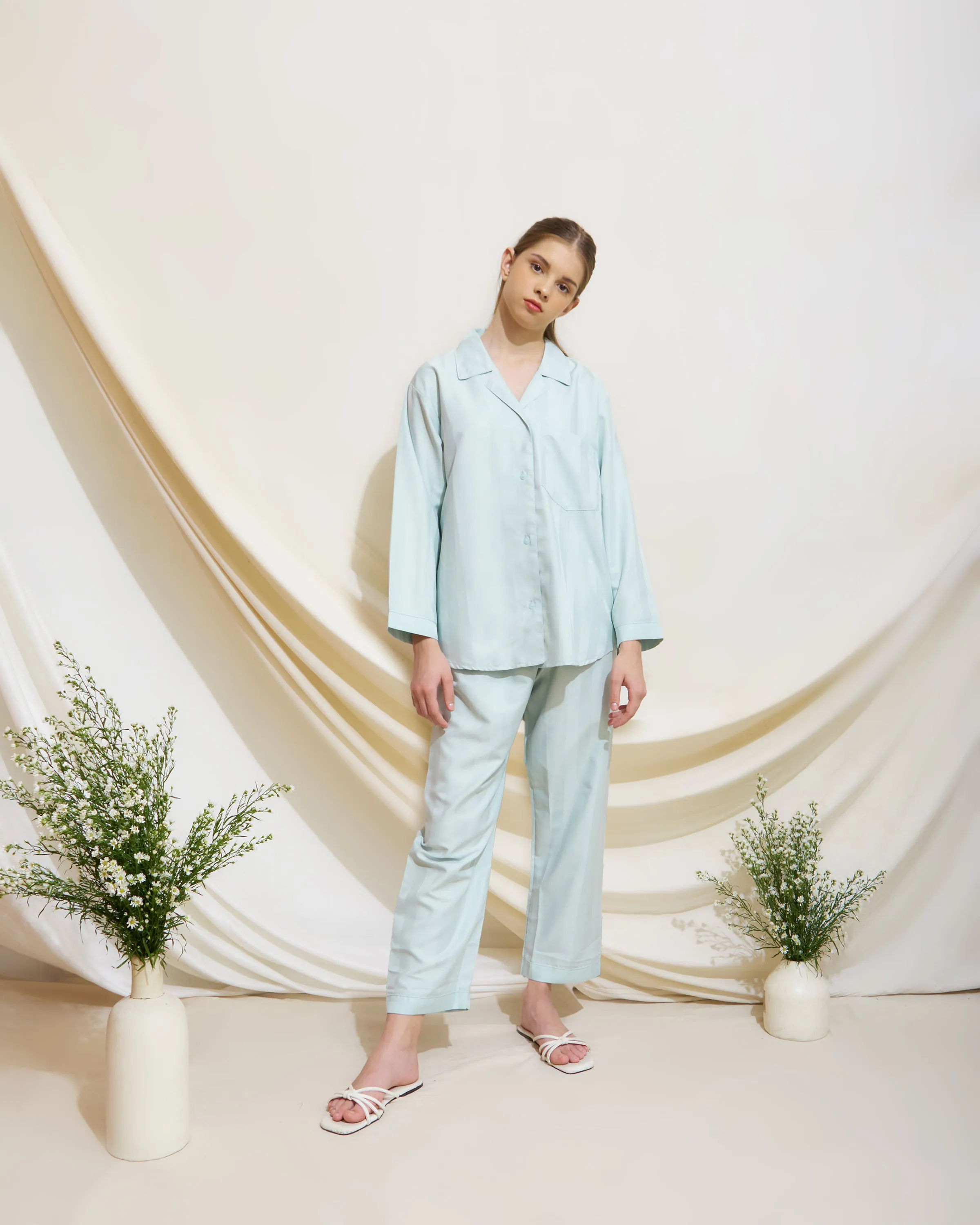 Women Dream in Silk Classic Style in Mint Green