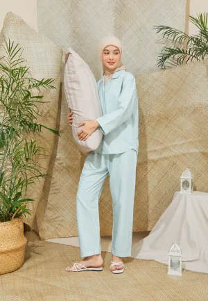 Women Dream in Silk Classic Style in Mint Green